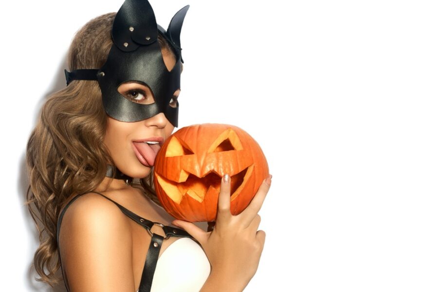 Sexy Escort Dame mit Halloween Kostüm